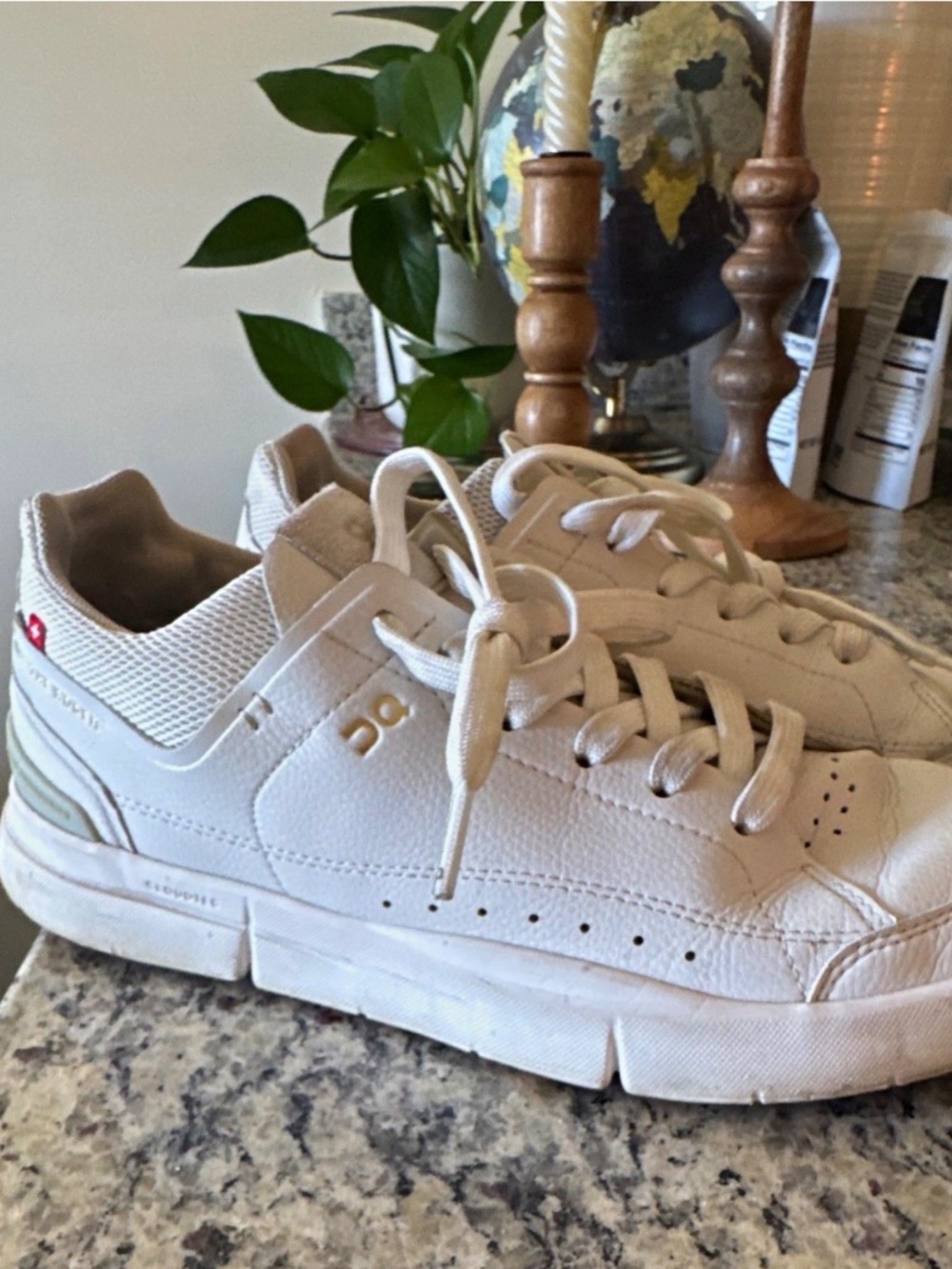 On Cloud Sneaker Size 8 Women’s